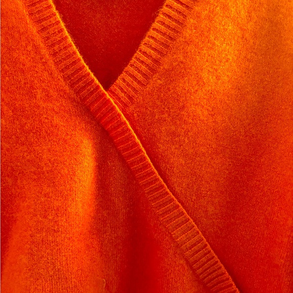 NWOT Willi Smith Cashmere Blend Orange V-neck Faux Wrap Fitted Sweater sz L. - Picture 2 of 5